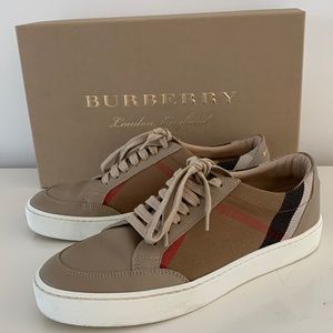 Burberry low top sneakers